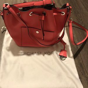 🌟VALENTINE'S DAY - Michael Kors - Small Hot Pink Bucket Crossbody Bag